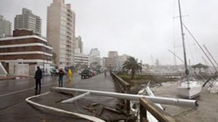 Un violento temporal de viento azot&oacute; Punta del Este y destroz&oacute; embarcaciones