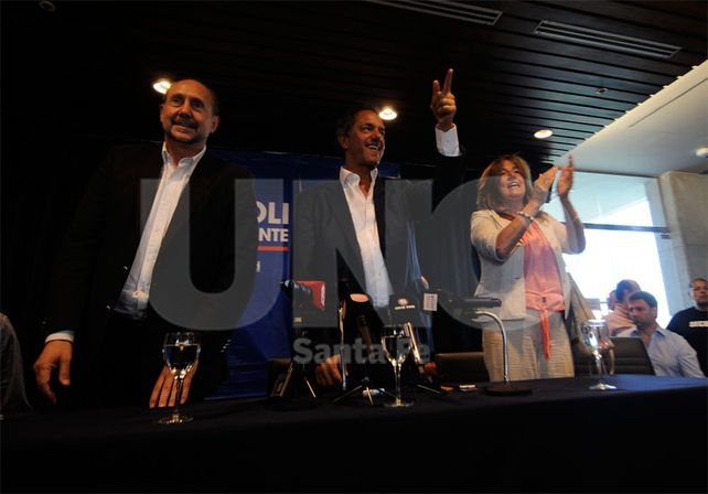 Acompañado. En la puerta del Hotel UNL-ATE hubo una marcada presencia / Foto: Juan Manuel Baialardo - Uno Santa Fe