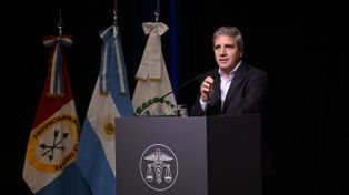 El ministro Caputo vuelve este lunes a Rosario: presentará un libro en la Bolsa