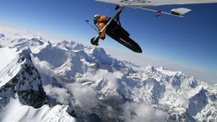Paracaidistas logran r&eacute;cord de aterrizaje a m&aacute;s altura en el monte Everest