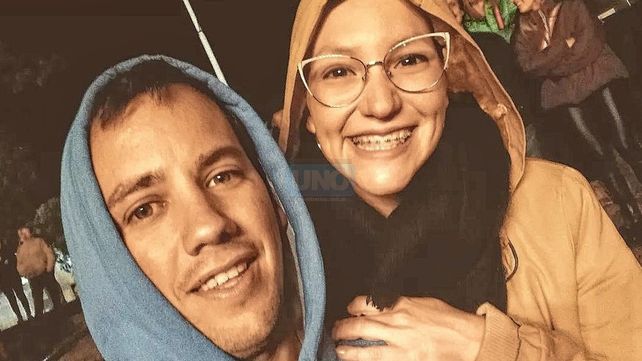 Compañero. Milagros contó con el apoyo incondicional de su novio para llevar adelante el tratamiento.