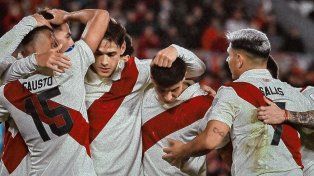 River Plate goleó a Blooming en el Monumental y terminó primero de su grupo