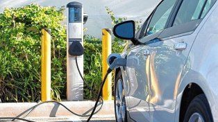 Mientras cae el mercado automotor, híbridos y eléctricos multiplican sus ventas