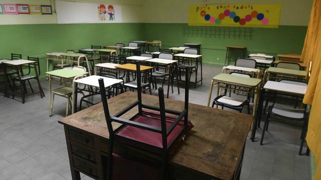 Los docentes de escuelas estatales no darán clases ni hoy ni el miércoles y jueves de la semana próxima.