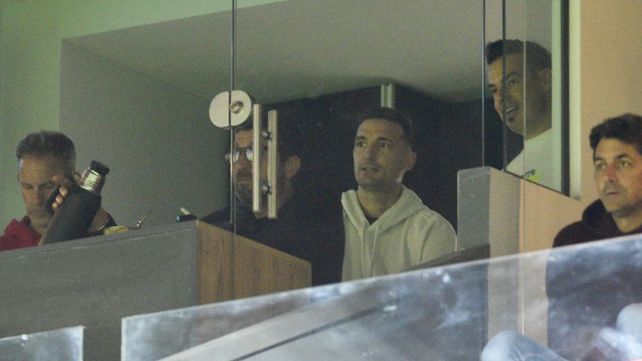 Lionel Scaloni vio el partido de Newell's en el palco de su amigo Lucas Bernardi.