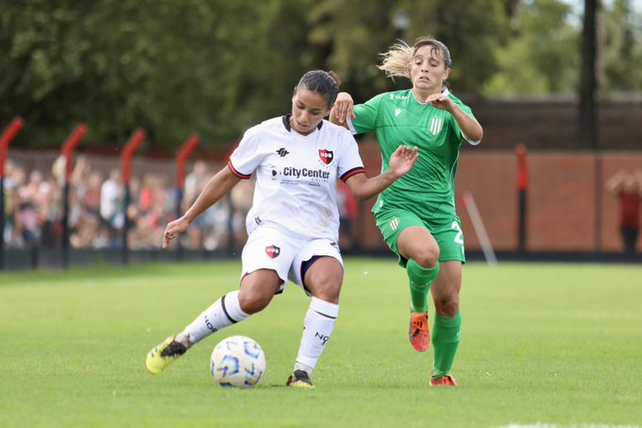 Newells repartió puntos en el fútbol femenino ante Banfield en Bella Vista.