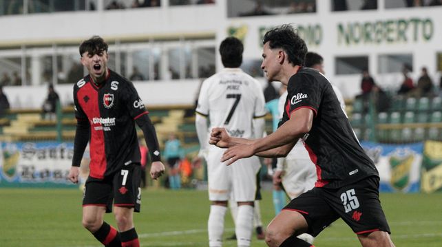 Bruno Cabrera jugará en la zaga de Newells junto a Lucas Carrizo. Tendrá un duro duelo ante Módica.