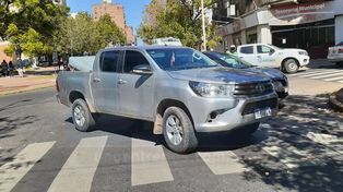 El accidente ocurrió este martes en la esquina de Salta y Andrés Pazos, en Paraná. Allí dos peatones fueron embestidos por una camioneta al doblar&nbsp;