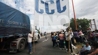 Se realizan cortes en algunas calles y accesos de Santa Fe por el paro