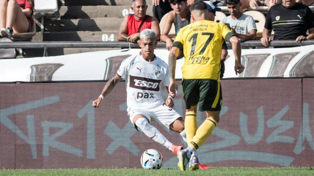 Platense y Defensa empataron en un partido donde los arqueros fueron figuras