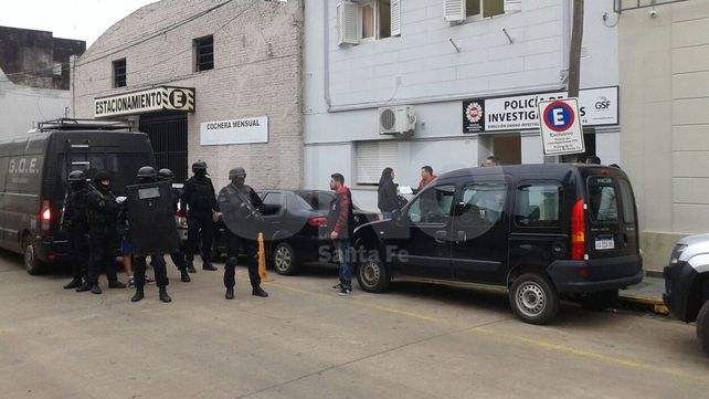 Armado para la guerra: cayó un sujeto con cinco armas en barrio San Lorenzo