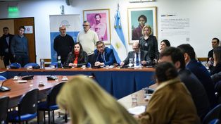 La comisión de Asuntos Constitucionales durante la reunión de este miércoles.