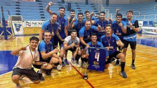Los pibes de Echagüe le dedicaron la victoria a su capitán.