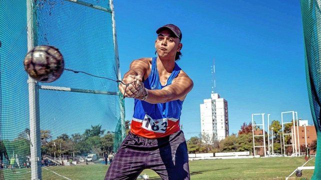 Gael Cardozo logró la medalla de oro en lanzamiento de martillo del 55º