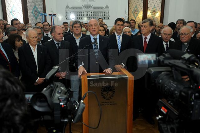 Bonfatti dio a conocer la nueva propuesta para la policía y expresó: “Los hago responsables de la vida de las personas”