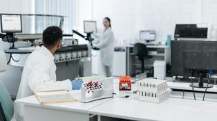 Factores clave al seleccionar equipos de calentamiento científico