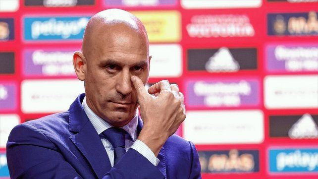 La FIFA suspendió a Luis Rubiales por tres años.