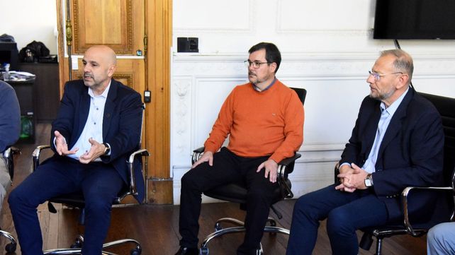 El ministro Brilloni con el ministro Corach durante la reunión con los altos mandos de la policía de Rosario y de la provincia.&nbsp;