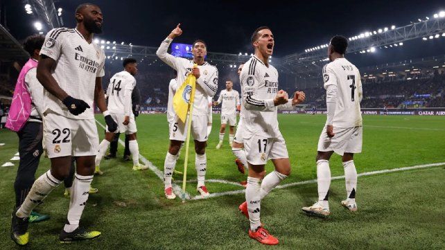 El festejo de los jugadores del Real Madrid en Bérgamo.