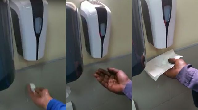 Un dispenser racista: niega jabón líquido a un hombre de raza negra