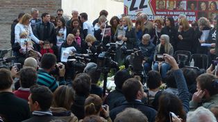 Todas las imágenes del emotivo acto que convocó a una multitud en Salta y Oroño