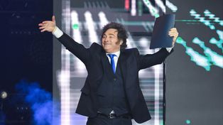 El presidente Javier Milei apuesta a que el paso del tiempo amortigue el impacto de escándalos como $Libra y los que involucran a Manuel Adorni y se acomode la economía.&nbsp;