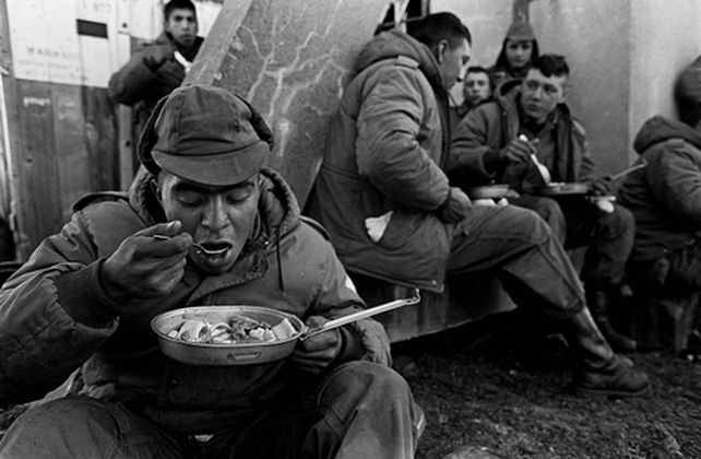 malvinas. Ex combatientes denuncian torturas de sus propios jefes.