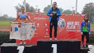 Agustina Wilhjelm, primera de la izquierda, convocada al Iberoamericano U18.