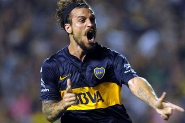 Las particulares canilleras de Osvaldo