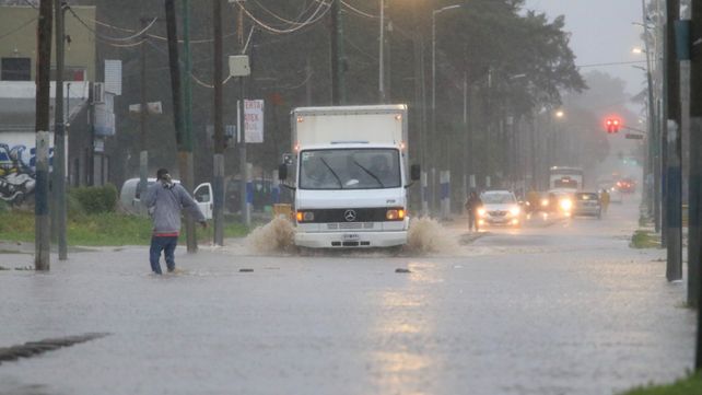 Videos y fotos que dan cuenta de la gravedad de las inundaciones en La Plata
