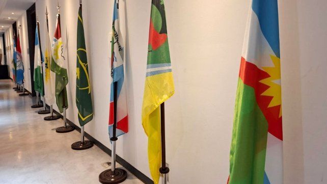 Entre Ríos celebra su diversidad con una exposición de banderas