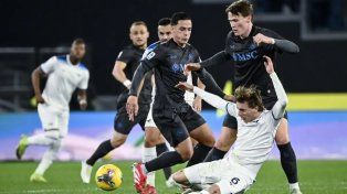 Napoli dividió honores con Lazio y sigue en la punta del Calcio