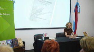 Alessandra Waitomo presentó su nueva novela en el Museo Casa de Gobierno