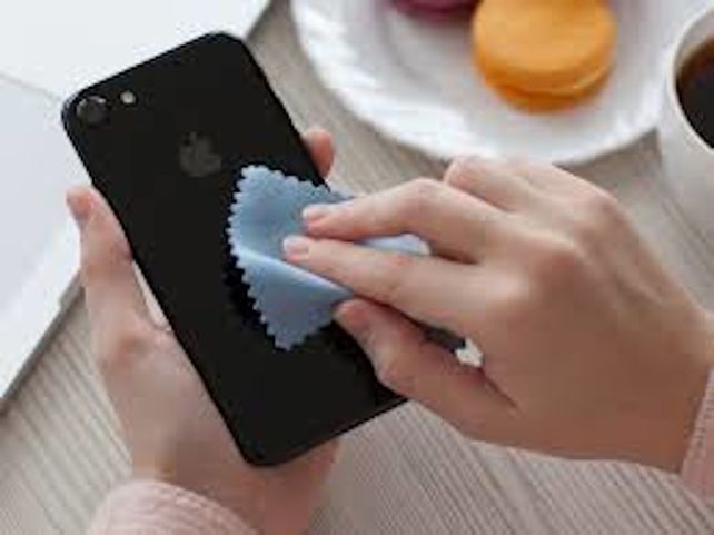 El virus del Covid puede sobrevivir en la pantalla del celular a temperaturas bajas y en la oscuridad.