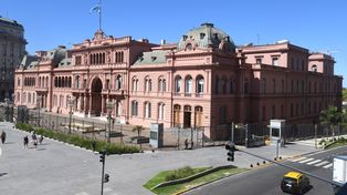 La Casa Rosada intenta instalar su versión de lo ocurrido casi cinco décadas atrás. Y toca una las fibras más sensibles del pasado reciente del país.