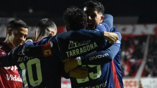 ¡Locura en el 15 de Abril! Unión lo dio vuelta, aguantó sobre el final y venció 3-2 a Instituto