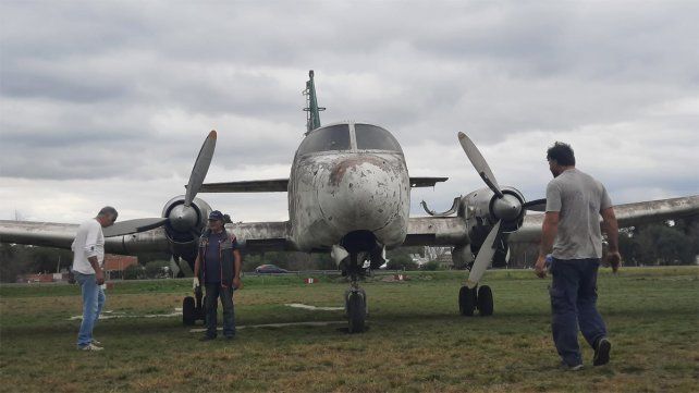 Trasladaron el avión ex Laer que estaba en el predio del Aeroclub de Sauce Montrull