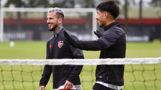 Darío Benedetto, última incorporación, y Luciano Lollo. Tienen rodaje en primera, lo que quiere Fabbiani en Newells.