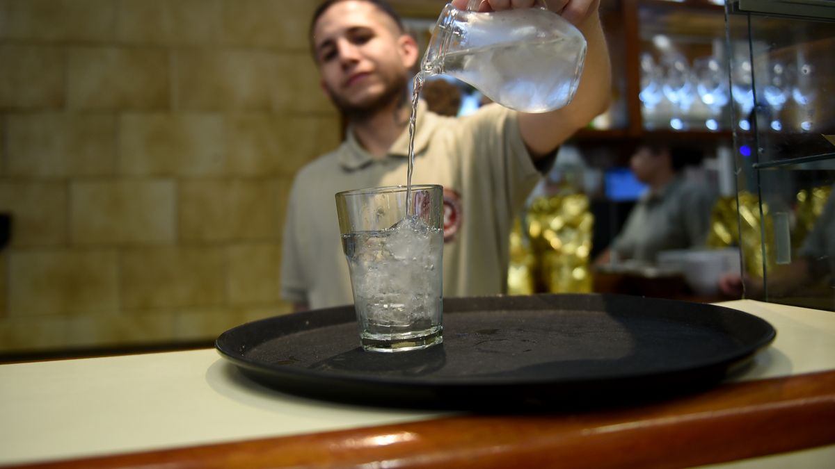 La OCU reivindica la jarra de agua en los restaurantes