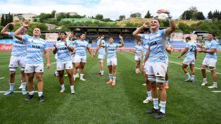 Los Pumitas festejan su triunfo ante Estados Unidos. Argentina fue muy superior al conjunto norteamericano.