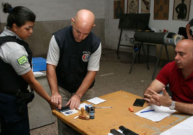 Más de 1800 agentes de policía identificaron sus armas en el Registro Balístico de la provincia