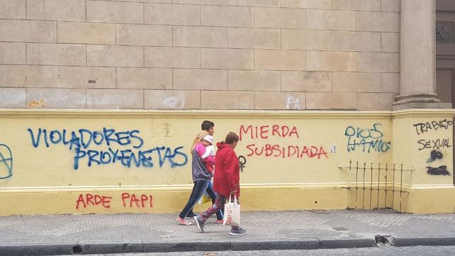 Aparecieron pintadas en la Catedral y en el Sagrado Corazón