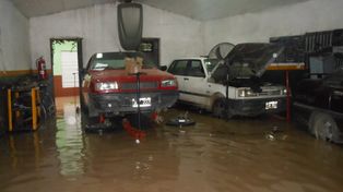 Vecinos de la Ruta 1, anegados tras la lluvia