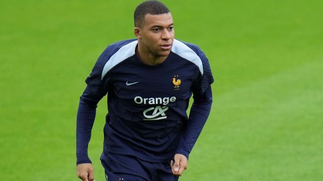 Un capitán que se la juega políticamente: Mbappé dijo estar contra los extremismos
