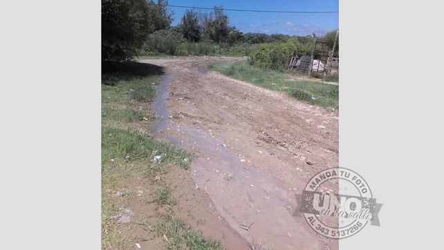 En Padre Kolbe se quejan por un desborde cloacal y calles en mal estado
