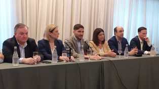Maximiliano Pullaro junto a su compañera Gisella Scaglia y otros dirigentes de la colación Unidos para Cambiar Santa Fe.&nbsp;