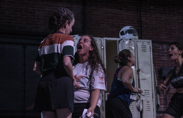 Vestuario de mujeres. Violencia