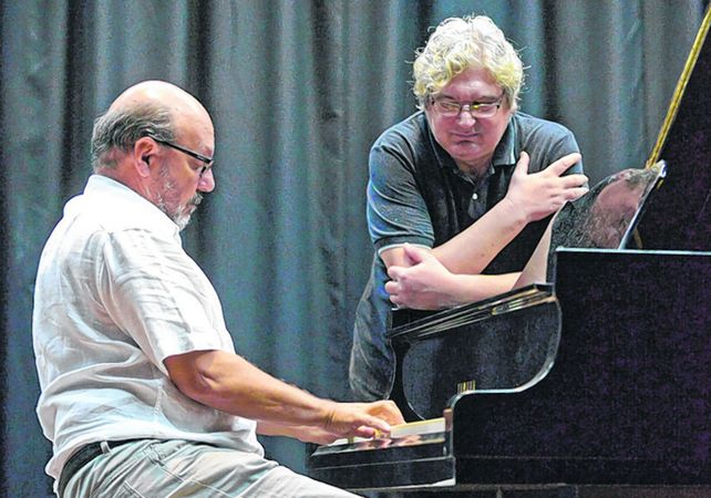 Volver. El pianista Alejandro Tejeda y el guitarrista Gabriel Data dieron a luz una joya que parecía perdida.