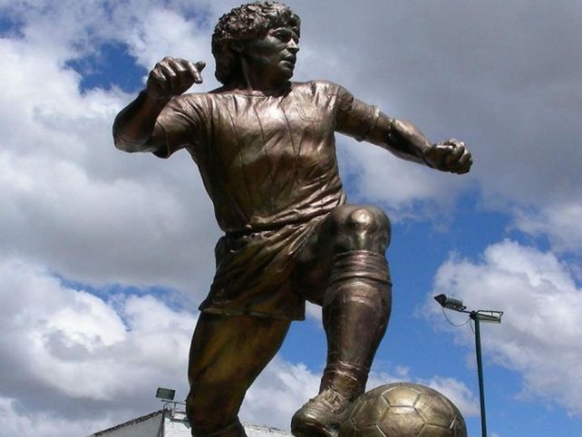 Una estatua similar sería levantada proximamente para evocar a Maradona.