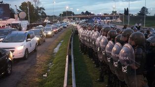Enviaron gendarmes a Ezeiza y los obreros de Cresta Roja continúan con el plan de lucha